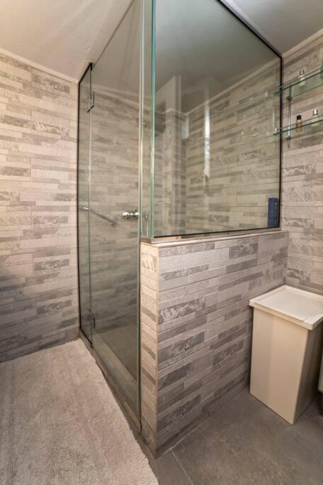 Myrto-apartments-athens *